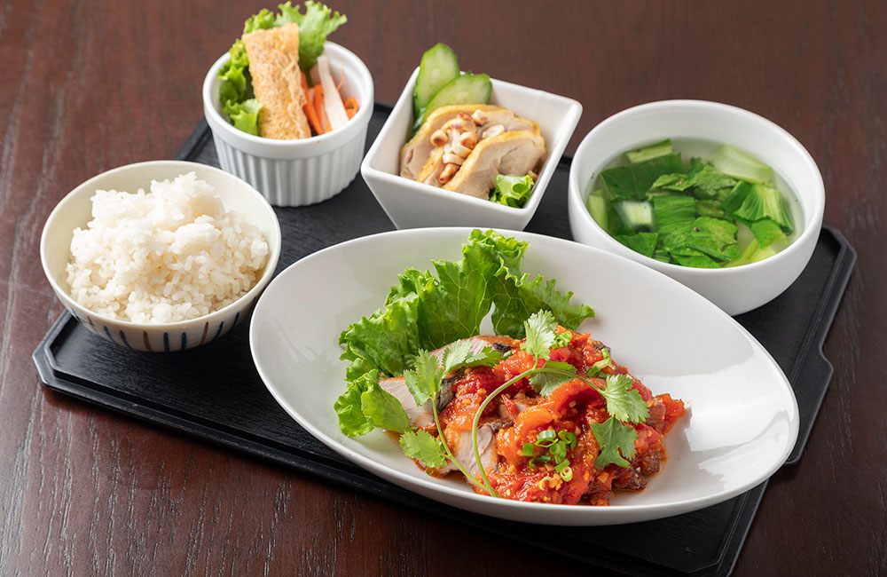 かつお素揚げトマトソースかけ定食